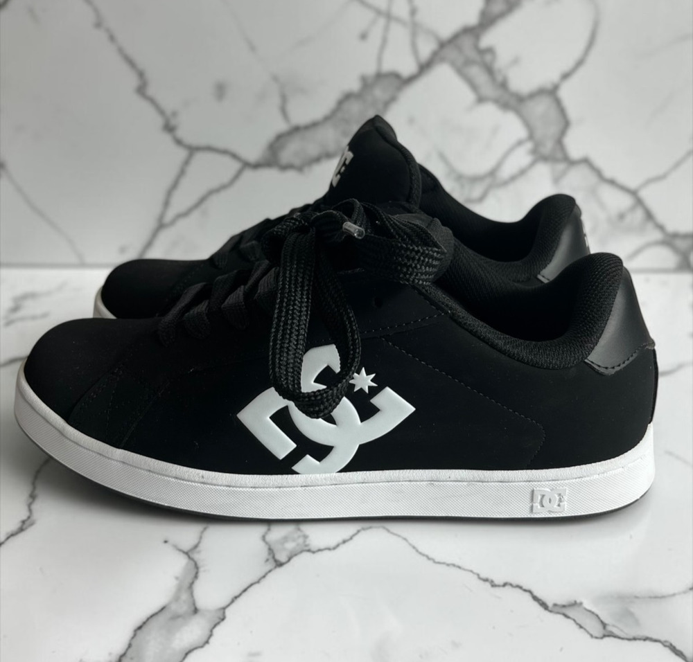DC Court Graffik Mens Size 12 Black White Skate Shoes Sneakers Low Top